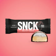 SNCK protein bar Vanilla Fluff &amp;amp; Flødebollen packaging with a pink background